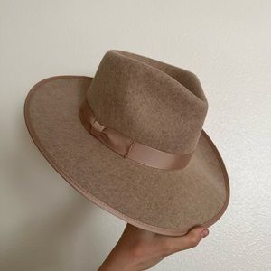 Taupe Gigi Pip hat